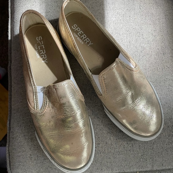 Gold women’s 8.5 Sperries - Picture 1 of 4